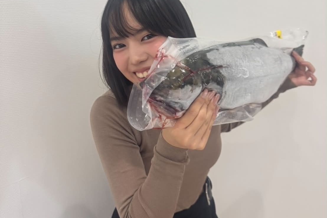 大切なファンの方から秋鮭とたらば蟹が届きました！