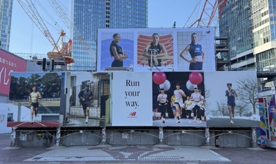 渋谷スクランブル交差点に弊社がヘアメイクを担当した広告が掲示されました！